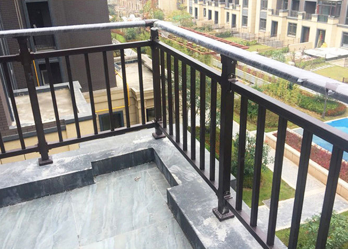 吉安商业楼盘小区锌钢阳台护栏工程案例