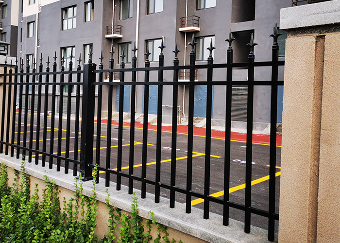 吉安小区锌钢围栏护栏工程案例