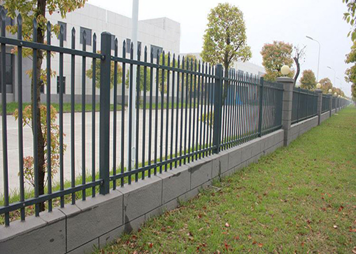 吉安工厂厂区锌钢围墙护栏工程案例